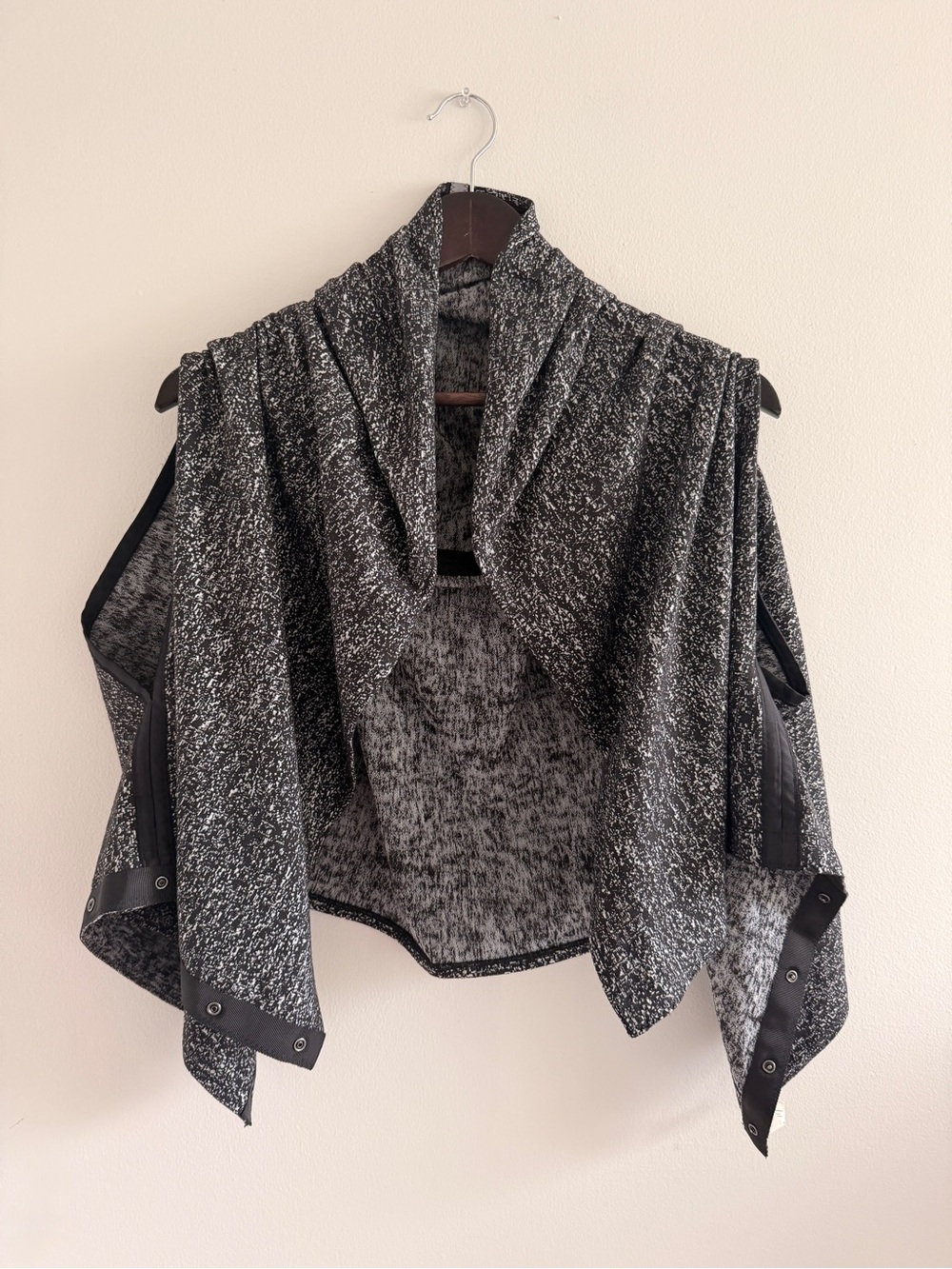 lululemon Vinyasa Wrap Black & White